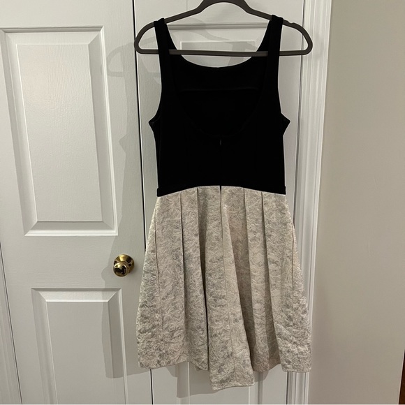 Slate & Willow Perception Dress Size 8 - Picture 5 of 12